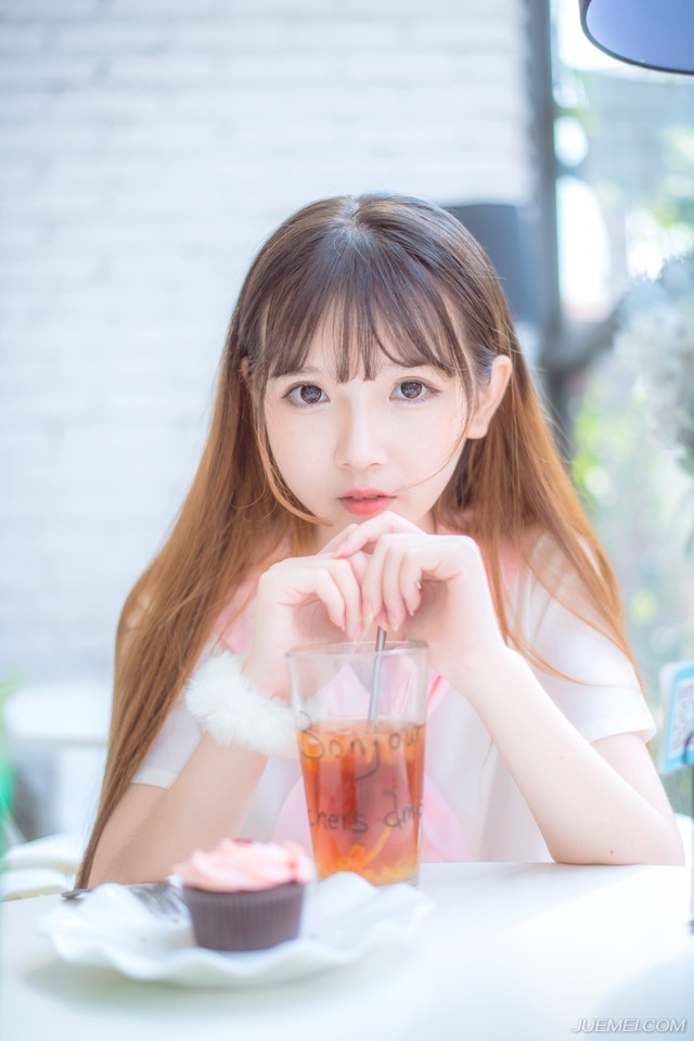 有的时候死死的坚持可能会在一个合适的时候重拾，无论对理想还是对感情都是这样。——韩寒《我所理解的生活》